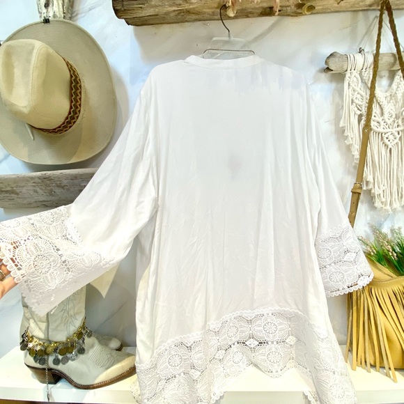 Beautiful boho crochet Cape /wrap w prairie/country/cottage core vibe - Picture 5 of 6